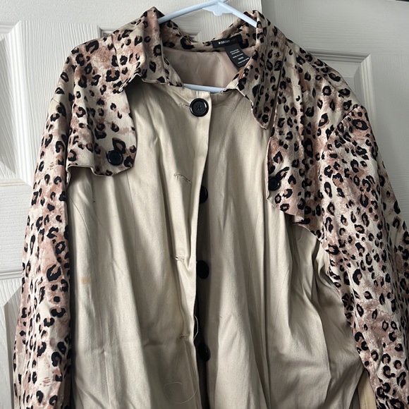 Trench coat - Picture 2 of 2